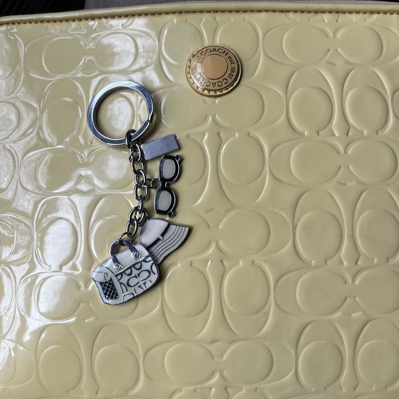 Coach IPad purse with Coach key chain - Picture 6 of 6